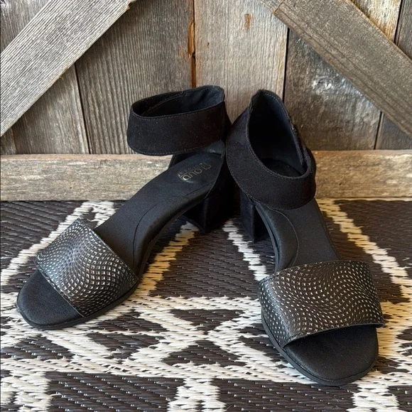 * NWOT*Cloud Footwear | Kenzie Block Heels - Picture 2 of 10
